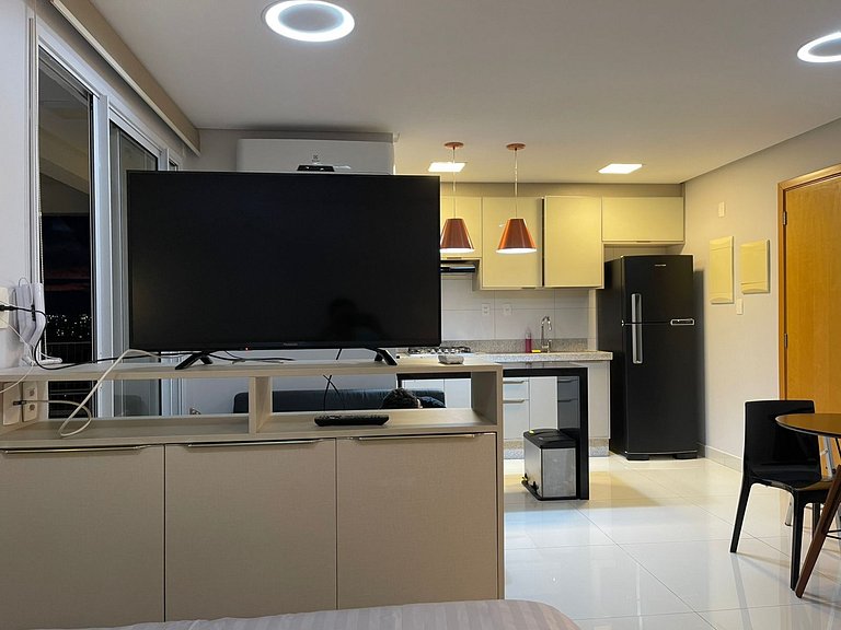 Flat, cama queen, bem localizado Lux Home Design
